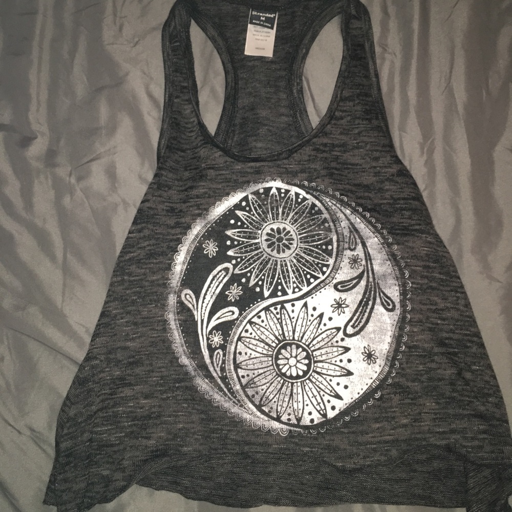 grey tank top